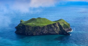 The Mystery Of The “World’s Loneliest House” – And The Dark Truth About Why It’s Empty